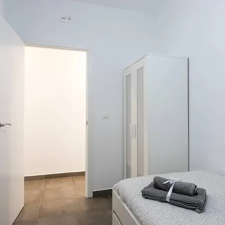 Spacious With Terrace In 120m² Air Conditioned