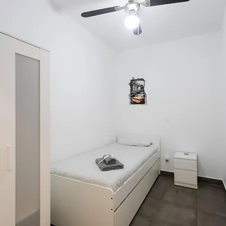 Spacious With Terrace In 120m² Air Conditioned Apartment