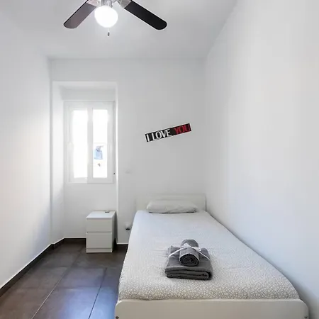 Spacious With Terrace In 120m² Air Conditioned Apartment *