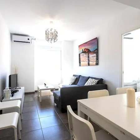 Spacious With Terrace In 120m² Air Conditioned Apartment Alicante