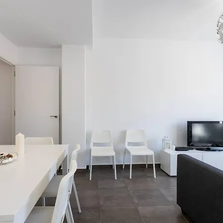 Apartment Spacious With Terrace In 120m² Air Conditioned Alicante