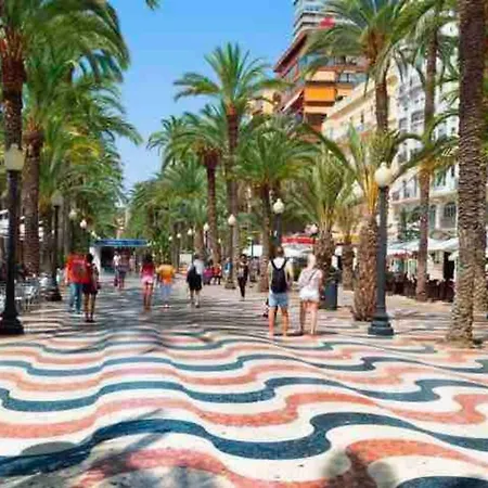 Spacious With Terrace In 120m² Air Conditioned Apartment Alicante