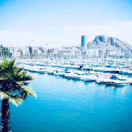 Spacious With Terrace In 120m² Air Conditioned Apartment Alicante